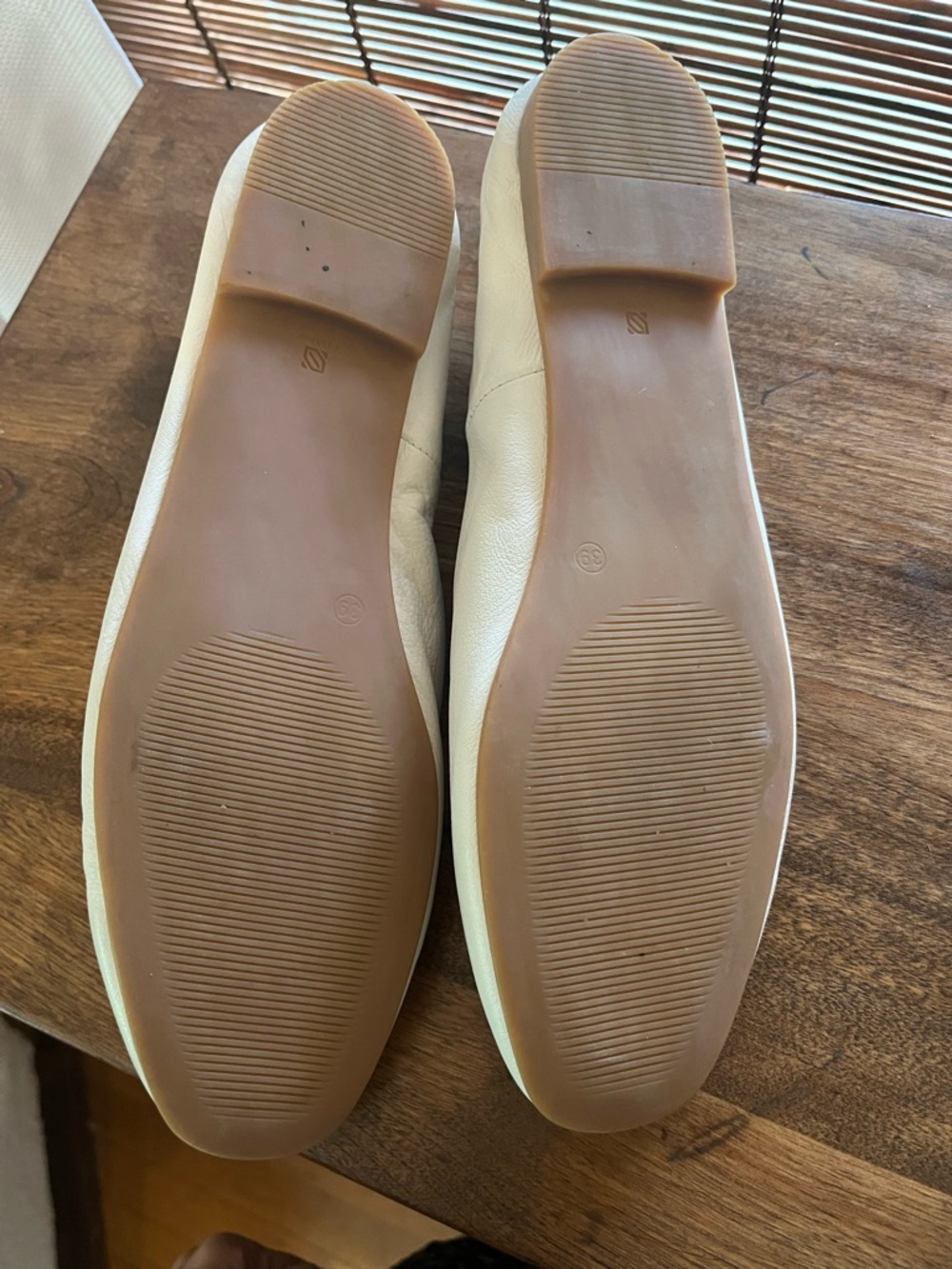 Miz Mooz Flats size 39 is 8.5 - Picture 6 of 7